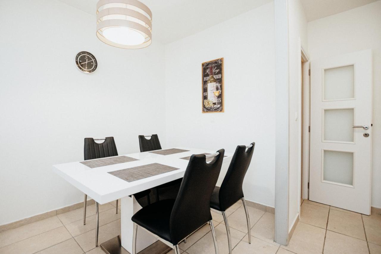 Double And Single S Apartments Zadar Bagian luar foto