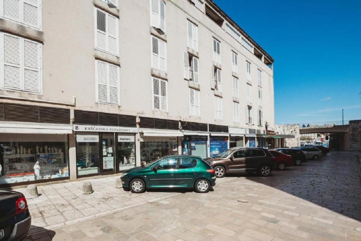 Double And Single S Apartments Zadar Bagian luar foto