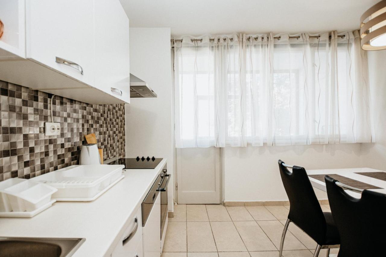 Double And Single S Apartments Zadar Bagian luar foto