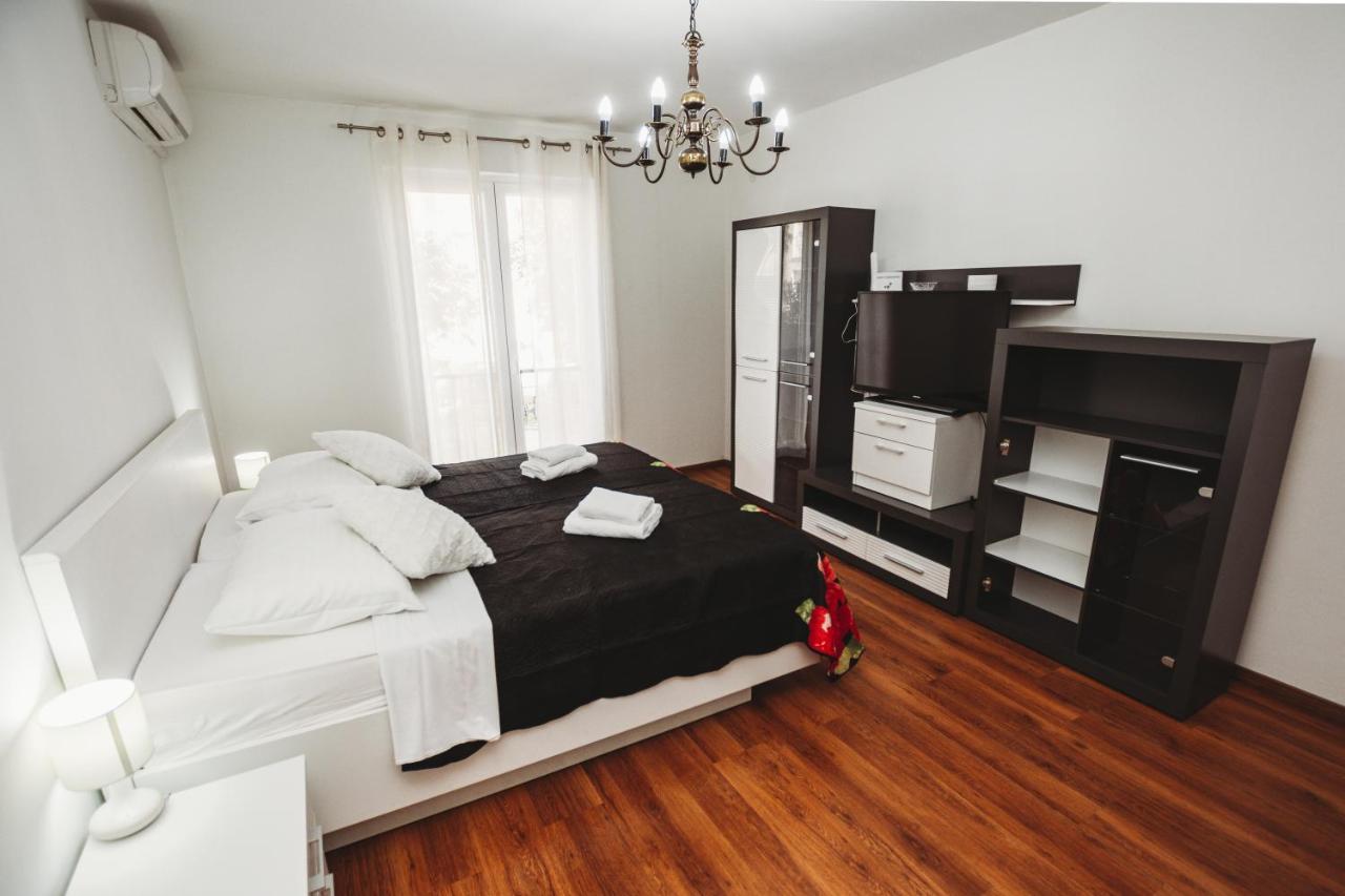 Double And Single S Apartments Zadar Bagian luar foto