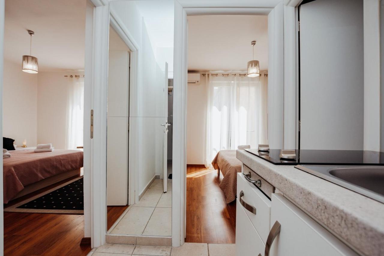 Double And Single S Apartments Zadar Bagian luar foto
