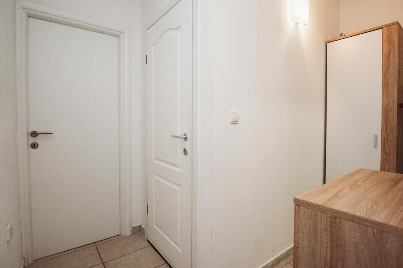Double And Single S Apartments Zadar Bagian luar foto