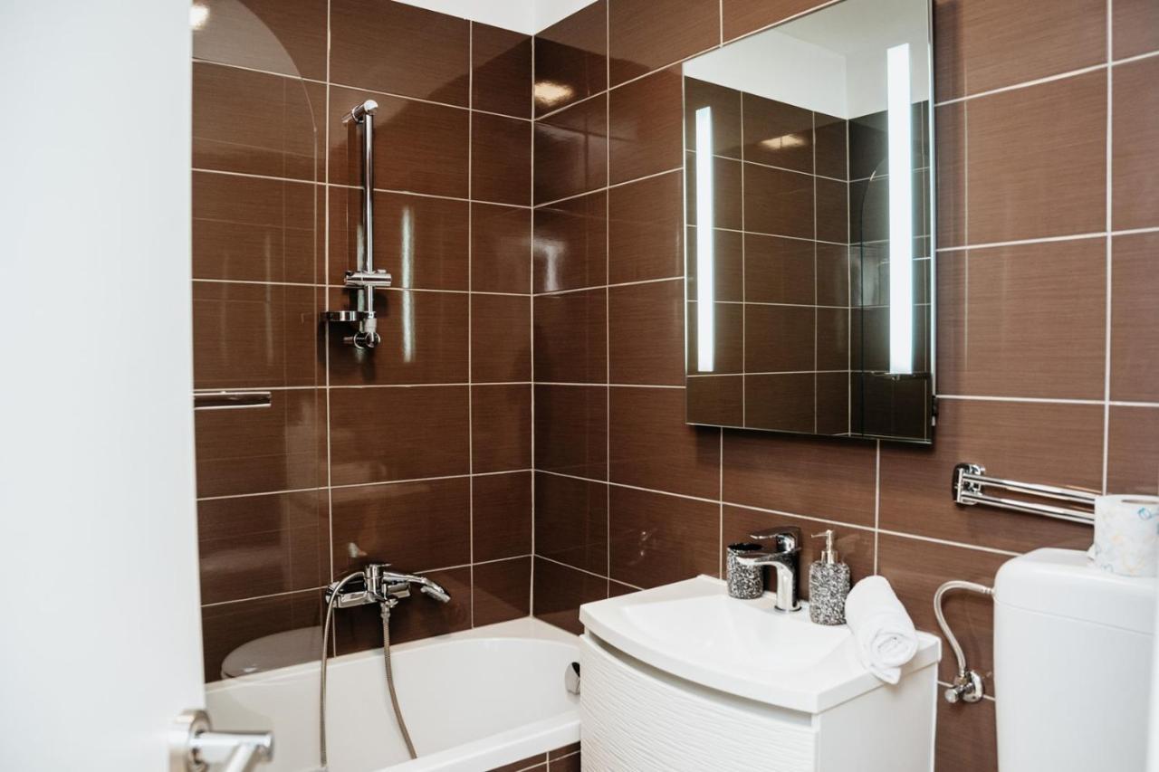 Double And Single S Apartments Zadar Bagian luar foto