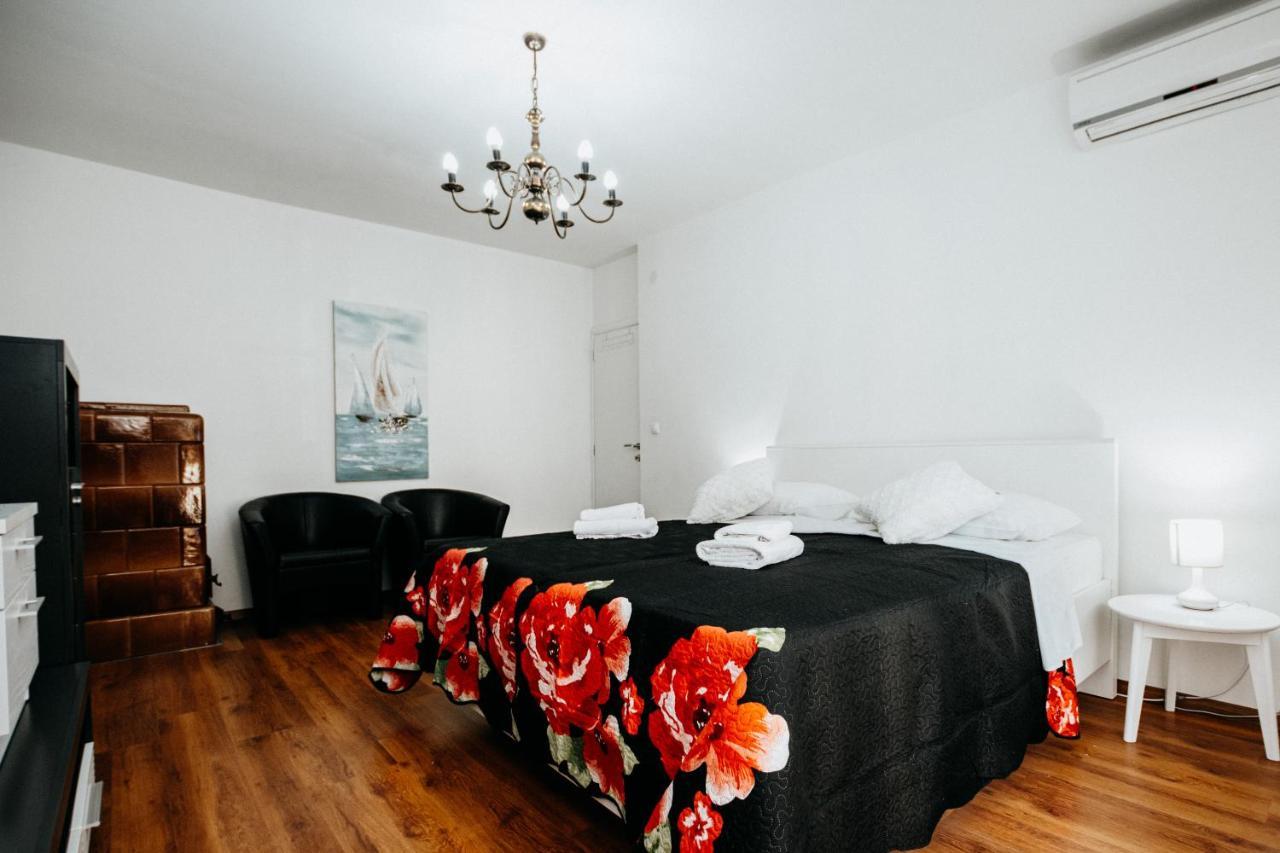 Double And Single S Apartments Zadar Bagian luar foto